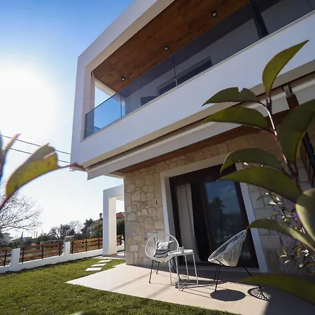 Kiki Villa *